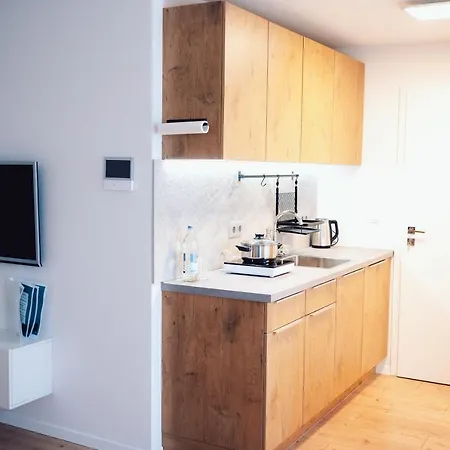 13 Mit Netflix Apartment *