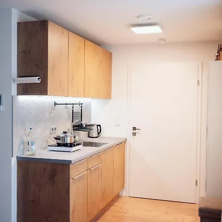 13 Mit Netflix Apartment