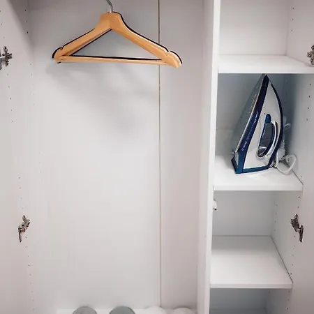 13 Mit Netflix Apartment *