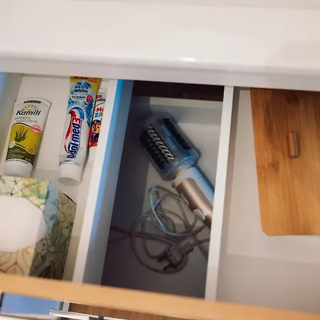13 Mit Netflix Apartment *